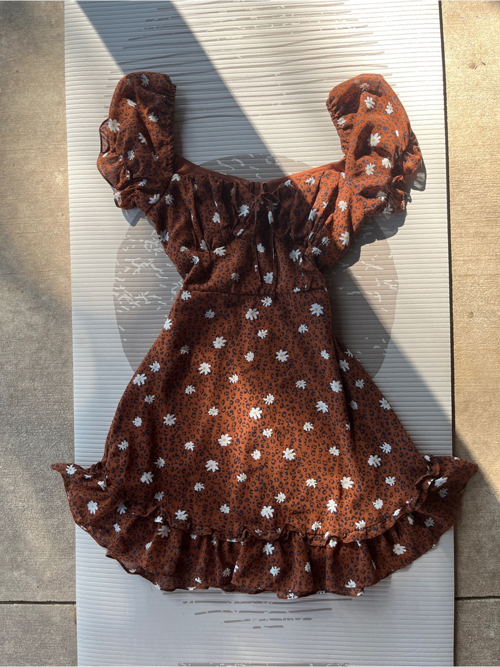 B. Smart Rust Brown Floral Puff Sleeve Mini Dress